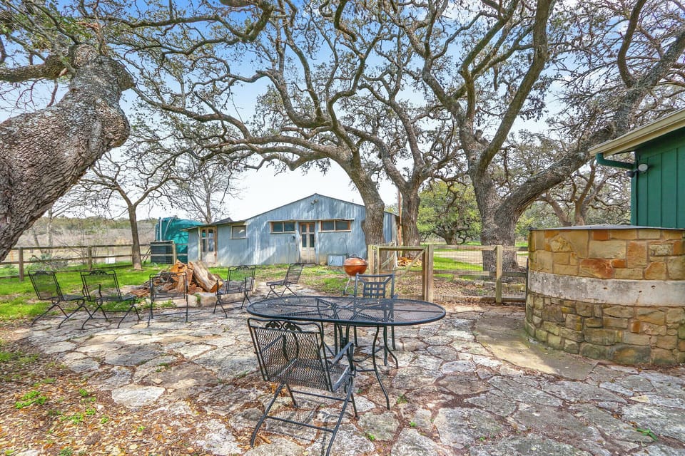 Outdoor dining to enjoy a meal with a view