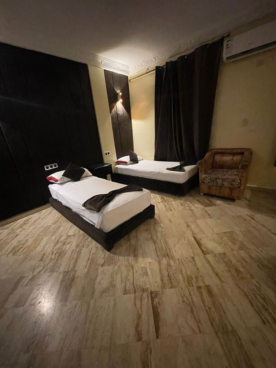 Room | Free WiFi