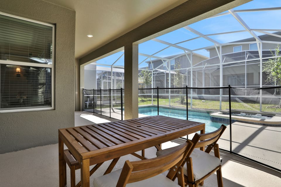 House, 6 Bedrooms | Property grounds