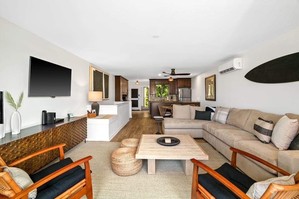 Condo, 2 Bedrooms | Living area | Smart TV