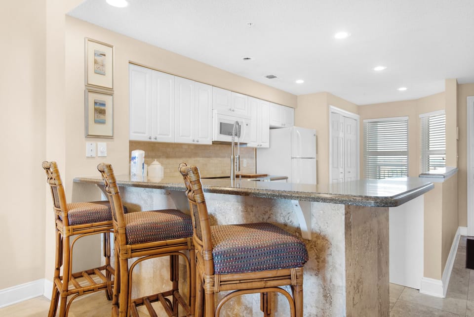Eat-in bar seating
