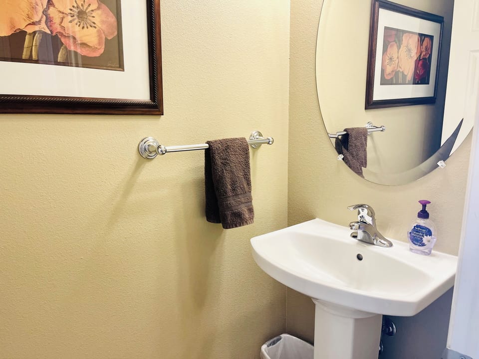1st Flr 1/2 Bath