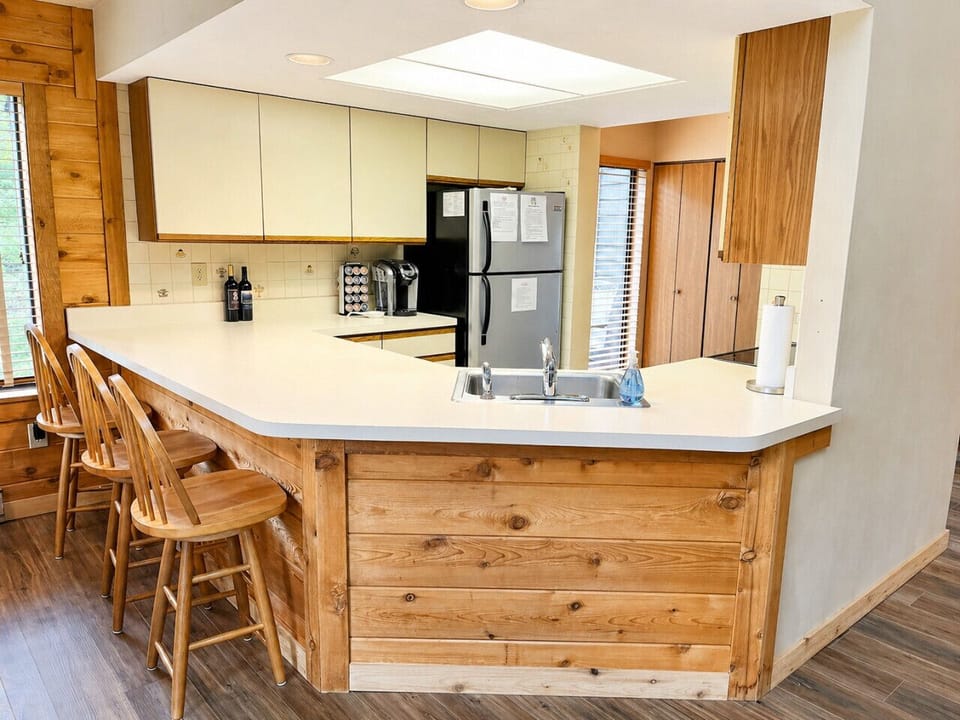 Fully equipped kitchen makes entertaining a breeze