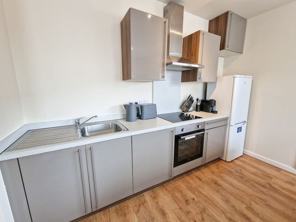 Cook up a storm in your fully equipped kitchen with oven, hob, kettle, toaster and complimentary tea and coffee