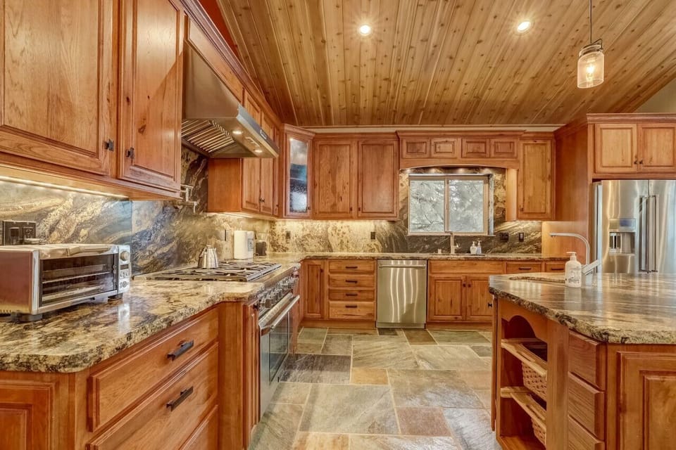 Large, luxury chef`s kitchen