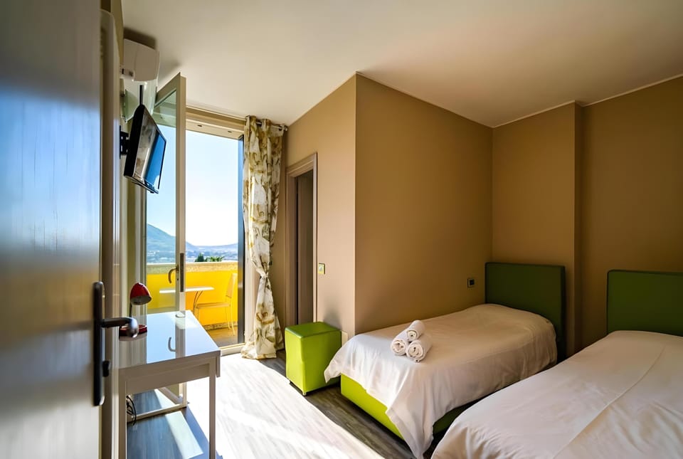 Classic Double Room, Lake View