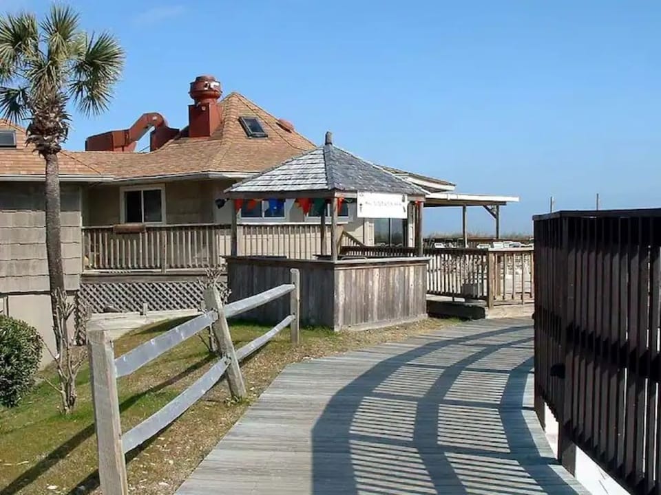 Tiki Bar!