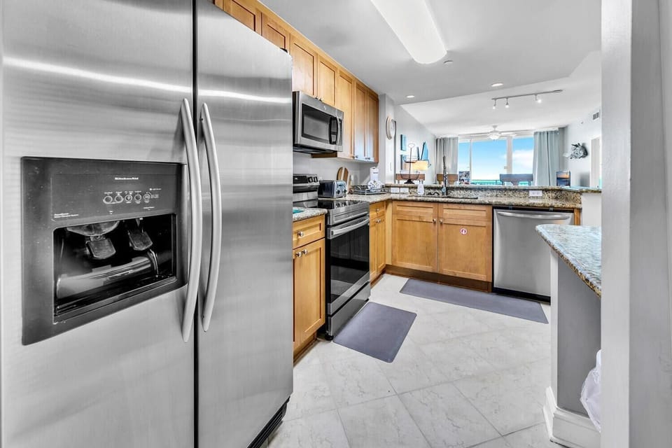 Condo, Multiple Beds (Aqua Resort 903) | Private kitchen | Oven, toaster