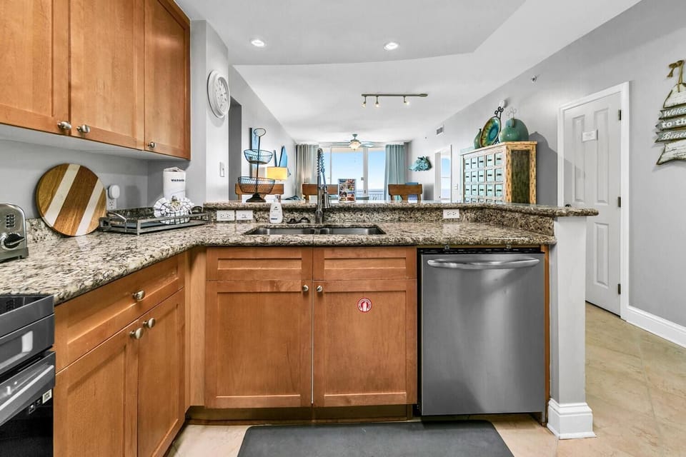 Condo, Multiple Beds (Aqua Resort 903) | Private kitchen | Oven, toaster