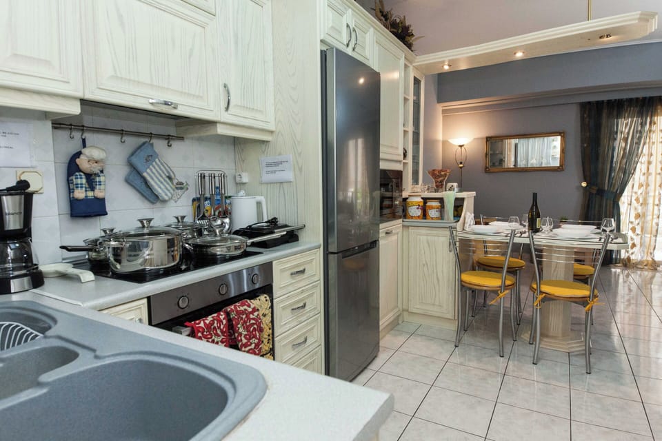 Apartment | Private kitchen | Full-size fridge, microwave, oven, toaster