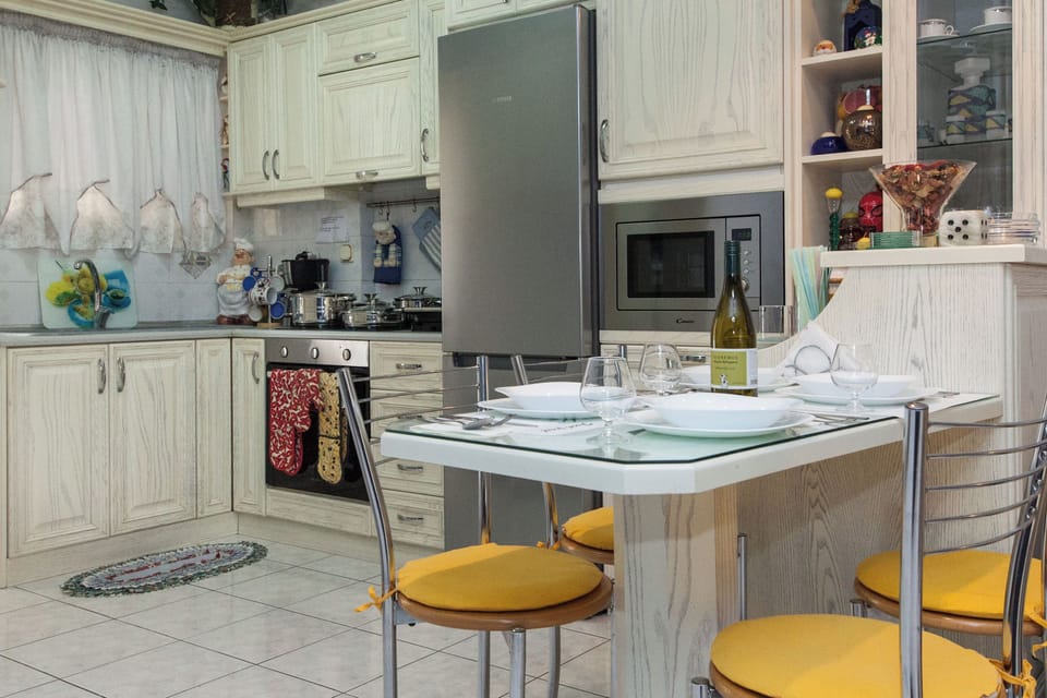Apartment | Private kitchen | Full-size fridge, microwave, oven, toaster