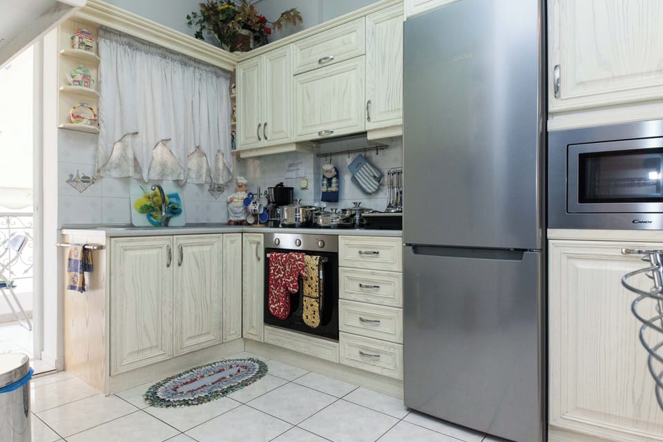 Apartment | Private kitchen | Full-size fridge, microwave, oven, toaster