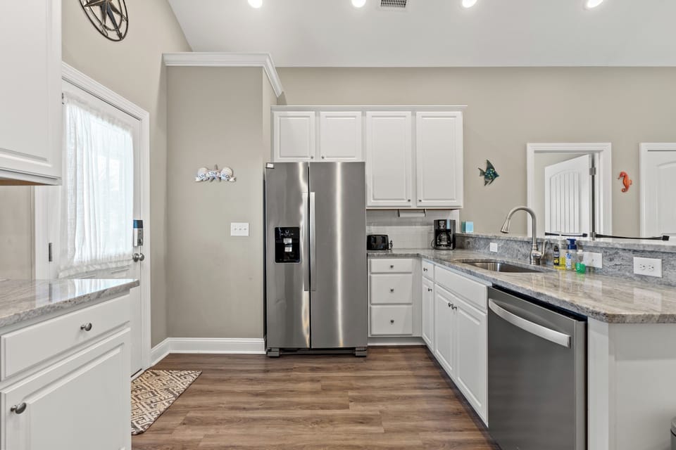 All modern appliances to make meal preparation a breeze.
