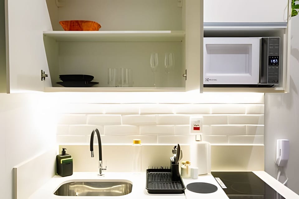 Studio | Private kitchen | Mini-fridge, microwave, stovetop, blender