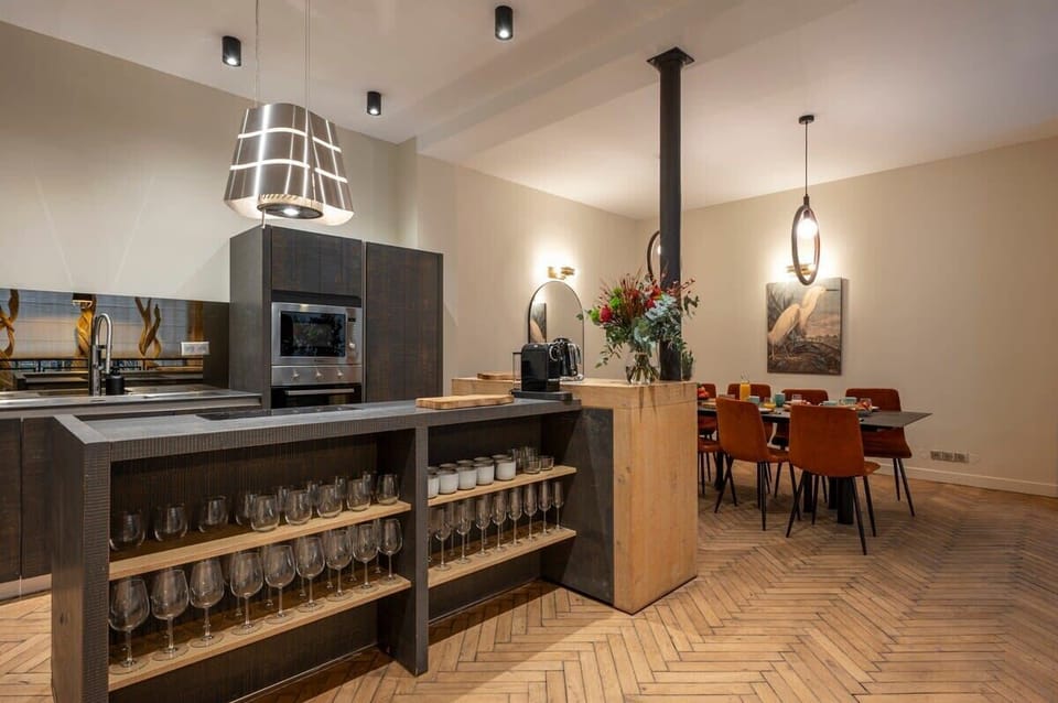 Vue de la cuisine et la salle à manger