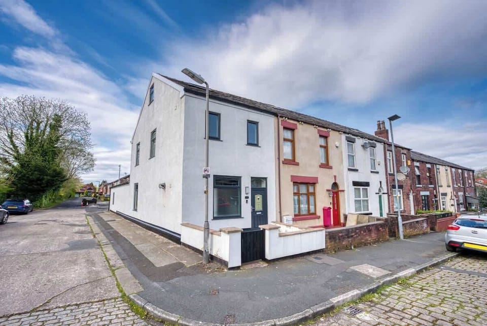 Take in the serene exterior view, set in a peaceful neighbourhood at Blue Puffin Stays Short Lets & Serviced Accommodation
