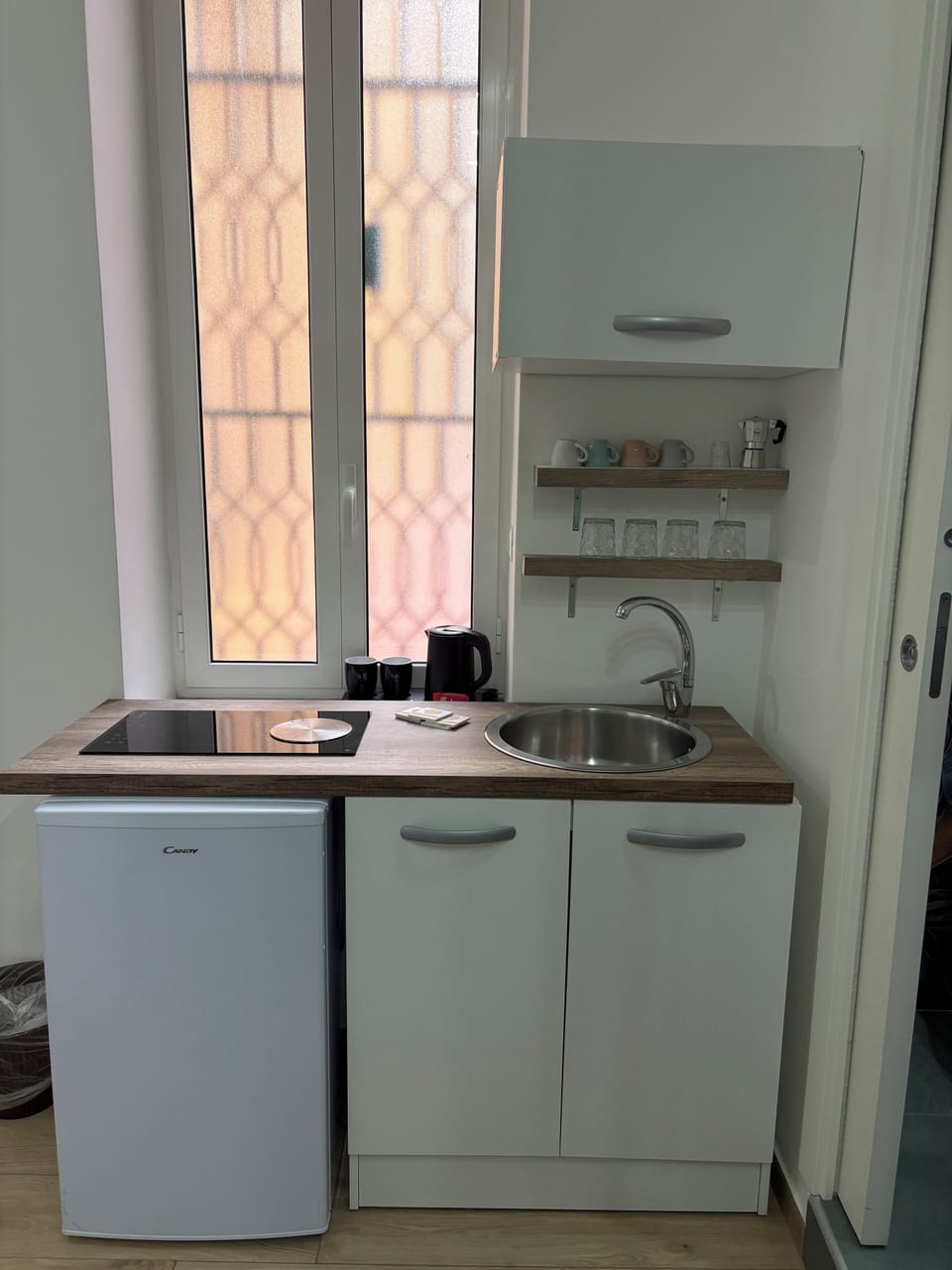 Room, 2 Bedrooms | Private kitchen