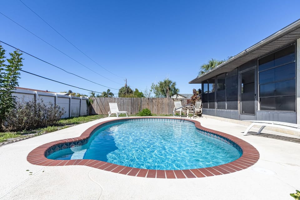 Pool to the right