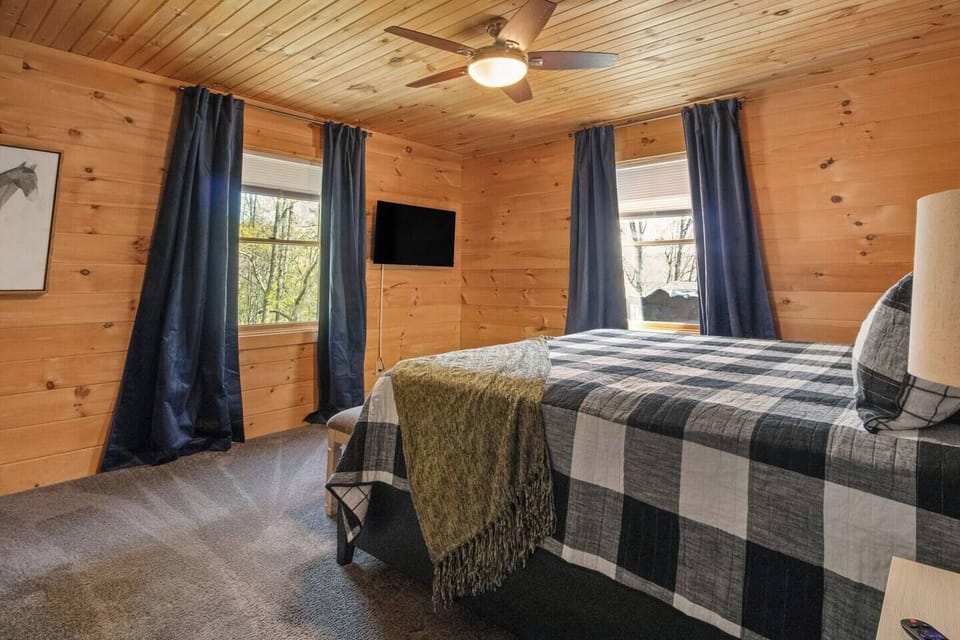 Wake up rested and keep your mountain getaway comfortably unhurried from the moment you open your eyes.