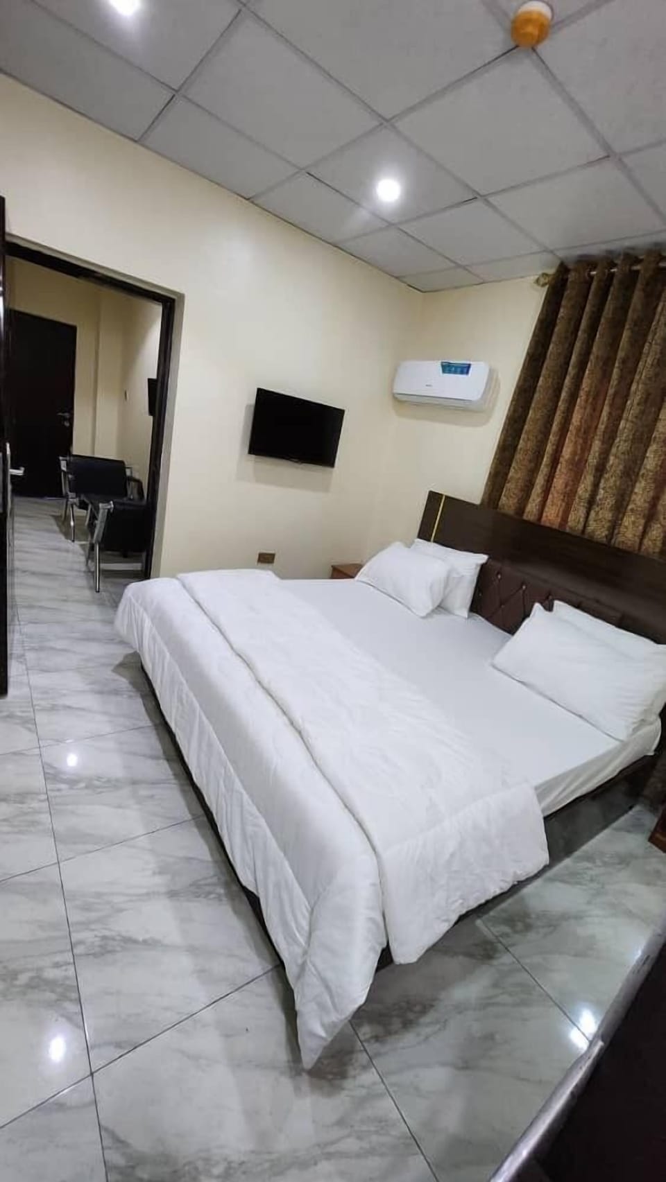 Basic Room | Desk, laptop workspace, free WiFi, bed sheets