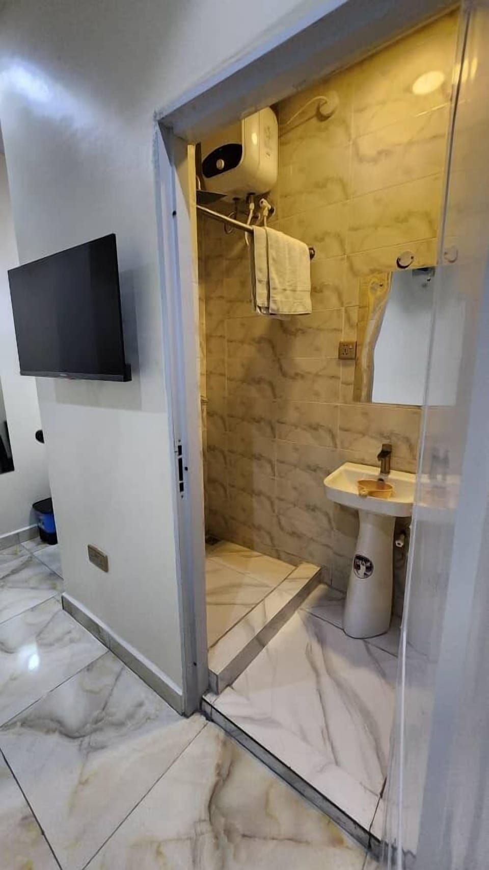 Shower, rainfall showerhead, towels