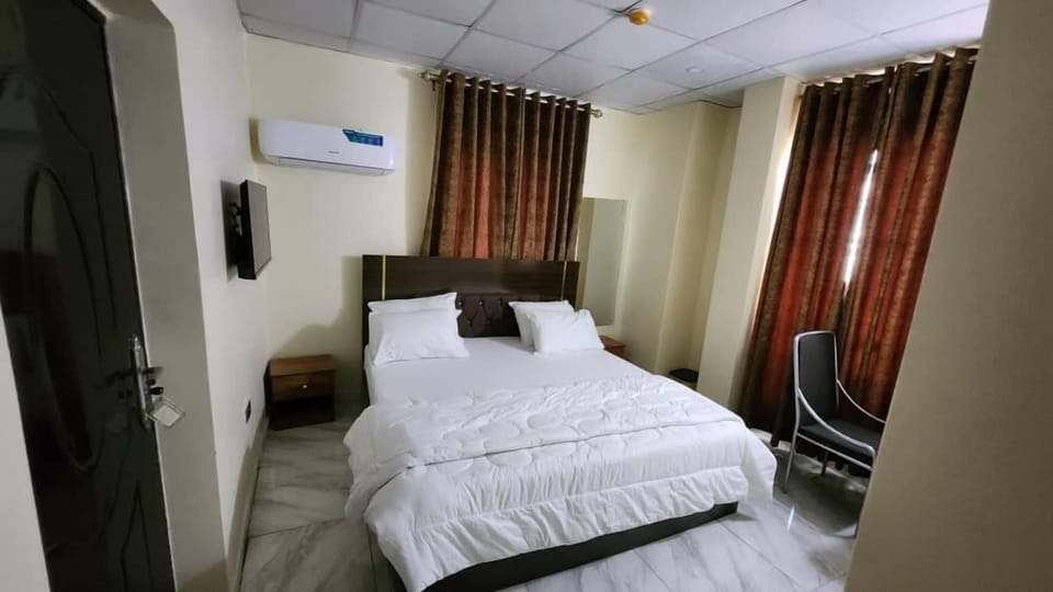 Desk, laptop workspace, free WiFi, bed sheets