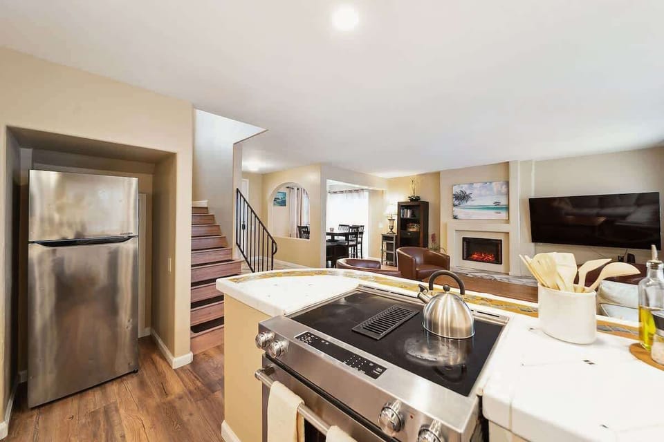 A fully equipped kitchen to prepare meals at home