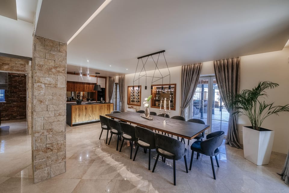 House | 8 bedrooms
