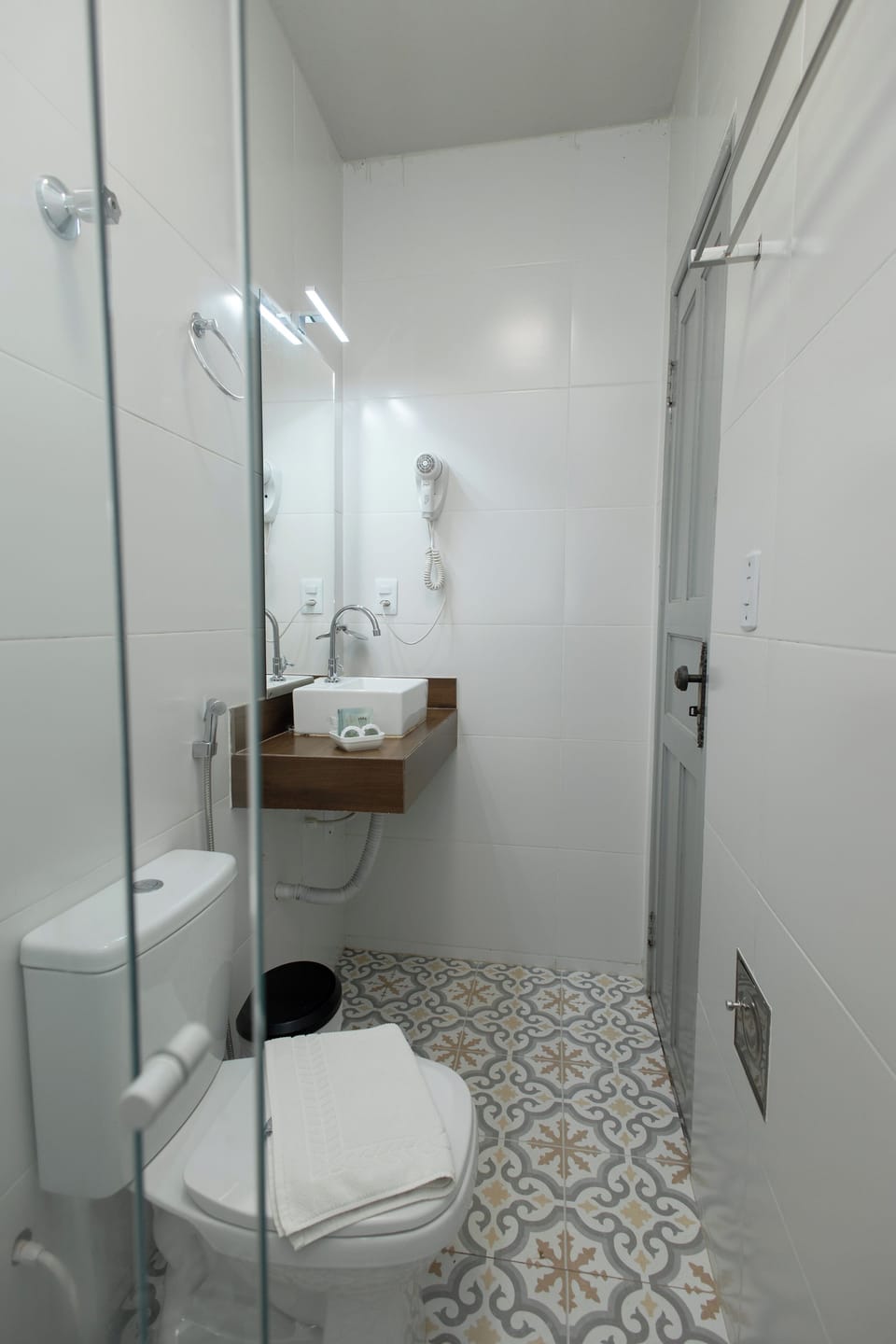 Standard Double Room | Bathroom | Shower, rainfall showerhead, free toiletries, towels