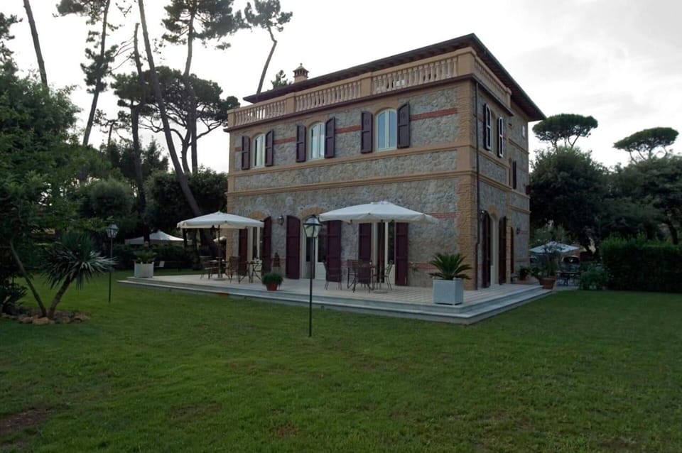 Activities, Amenities, Balcony / Terrace / Patio, Building Exterior, Facilities, Food, Main Entrance, Spring, Summer, Wellness