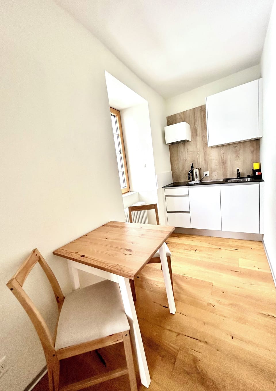 Deluxe Apartment | Private kitchen | Shared fridge