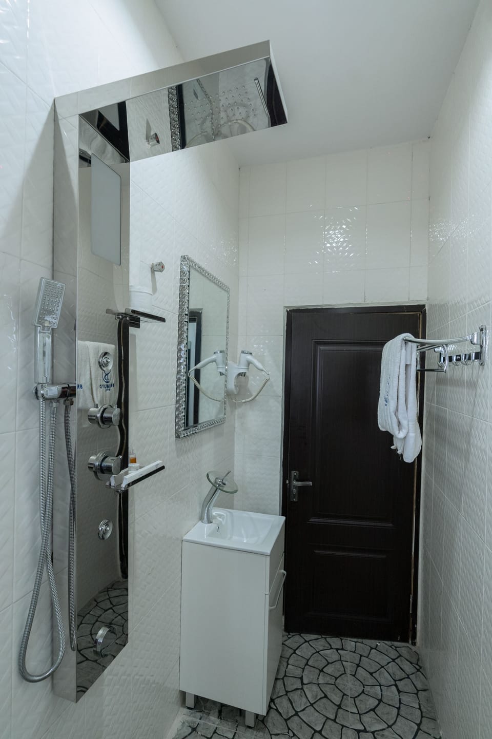Executive Suite, City View | Bathroom | Slippers