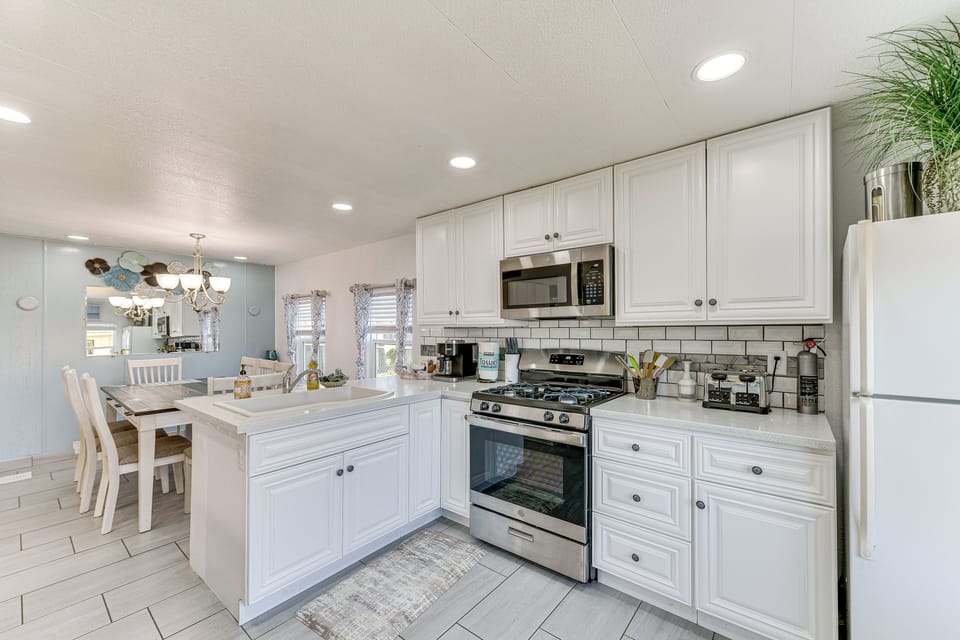 Kitchen | Equipped w/ Cooking Basics