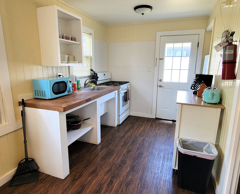 High Tide features a kitchen with a coffee bar and all of the basics
