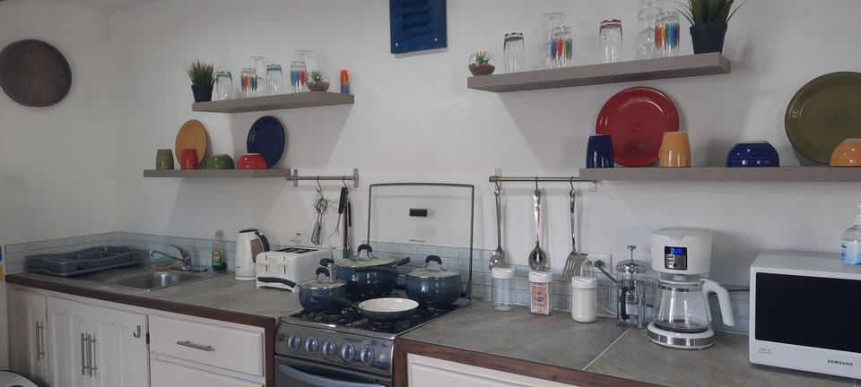 Well equipped Kitchen with deep drawers 