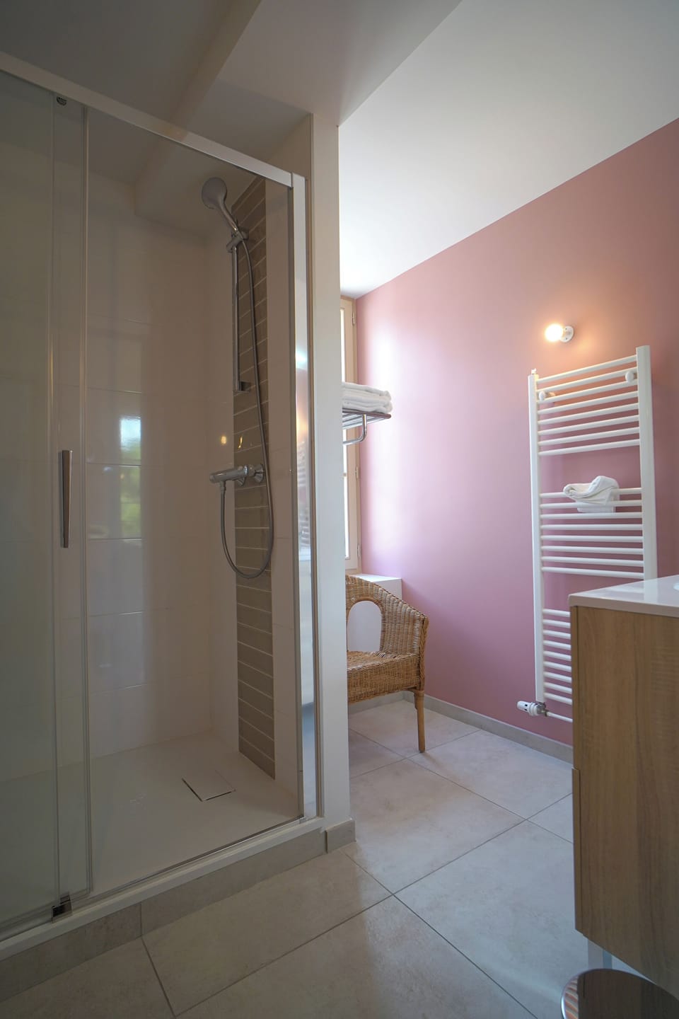 Superior Double Room, City View | Bathroom | Free toiletries, hair dryer