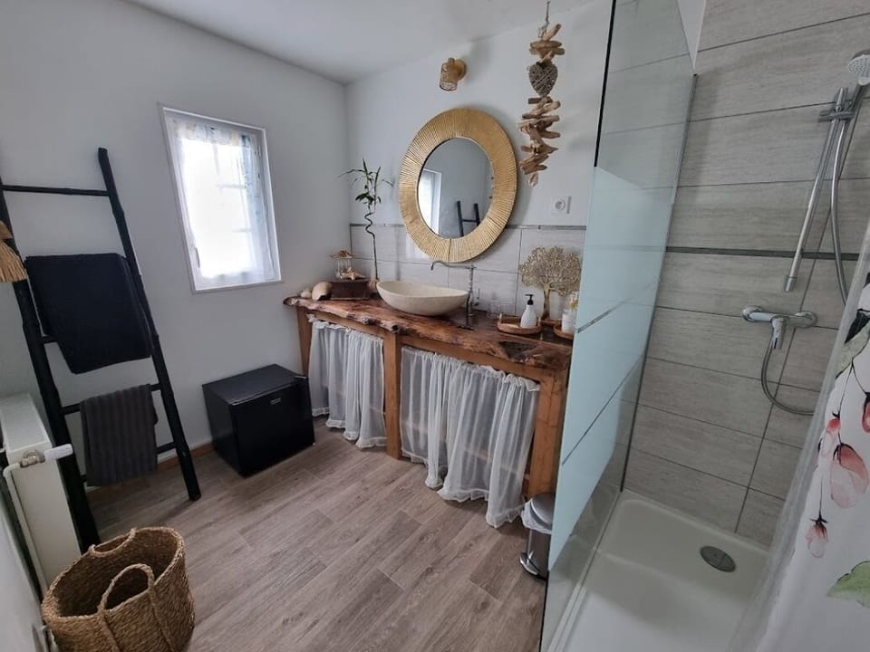 Family Suite, 2 Bedrooms, Private Bathroom, Garden View | Bathroom | Shower, hair dryer, towels, soap