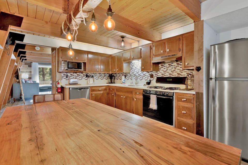 Cabin, Patio, Mountain View (2190) | Private kitchen | Coffee/tea maker
