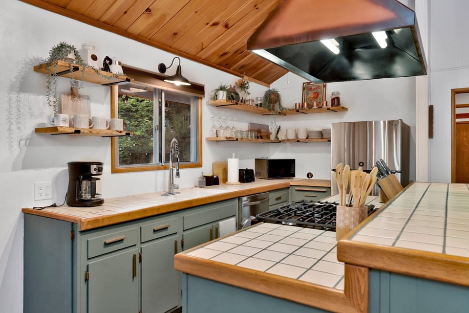 Cabin, Multiple Beds, Hot Tub, Mountain View (2165) | Private kitchen