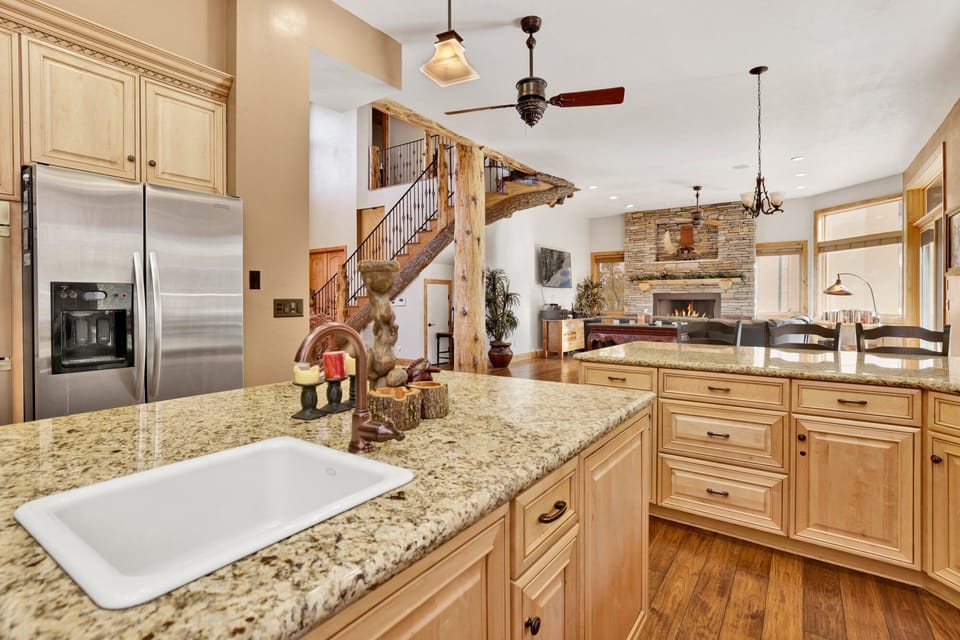 Cabin, Multiple Beds, Hot Tub, Mountain View (2202) | Private kitchen