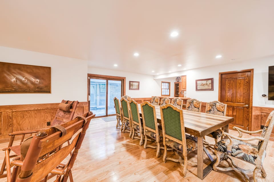 Cabin, Multiple Beds, Hot Tub, Mountain View (2008) | 6 bedrooms, individually decorated, individually furnished, bed sheets