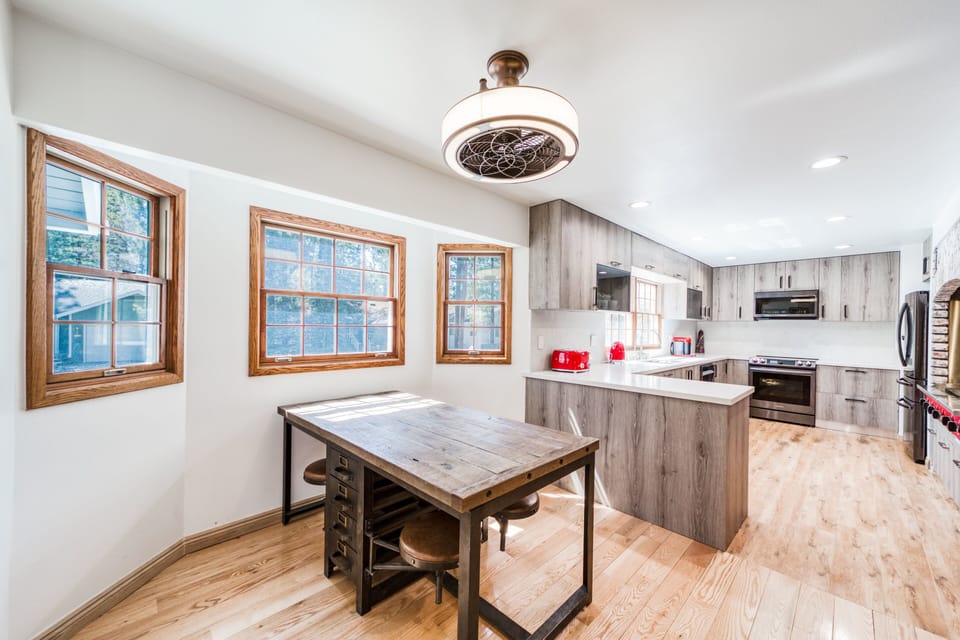 Cabin, Multiple Beds, Hot Tub, Mountain View (2008) | Private kitchen
