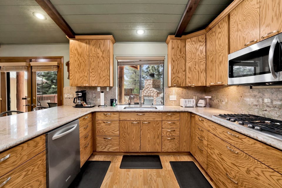 Cabin, Multiple Beds, Hot Tub, Mountain View (2012) | Private kitchen