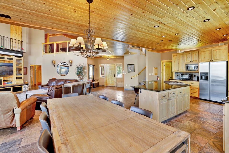 House, Multiple Beds, Hot Tub, Mountain View (1884) | Interior