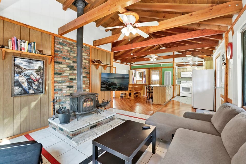 Cabin, Multiple Beds, Hot Tub, Mountain View (1929) | Living area | Fireplace