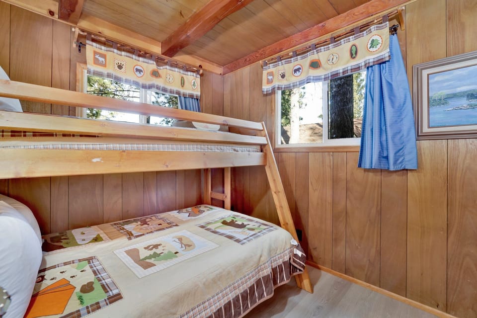 Cabin, Multiple Beds, Patio, Mountain View (2386) | 2 bedrooms, individually decorated, individually furnished, bed sheets