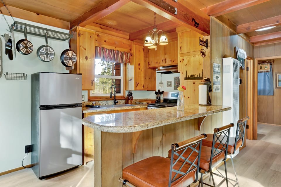 Cabin, Multiple Beds, Patio, Mountain View (2386) | Private kitchen