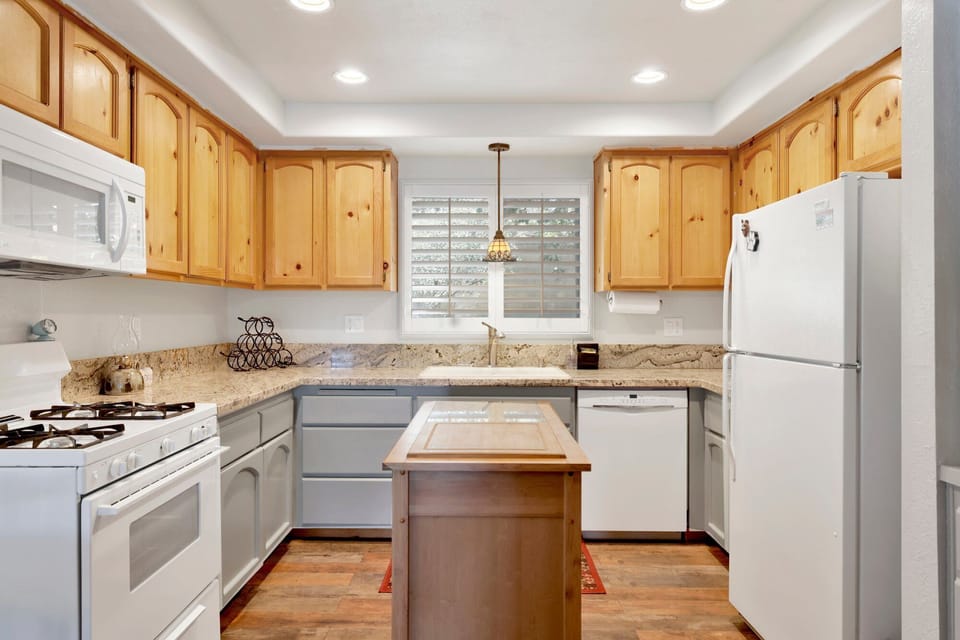 Cabin, Multiple Beds, Patio, Mountain View (2170) | Private kitchen | Coffee/tea maker