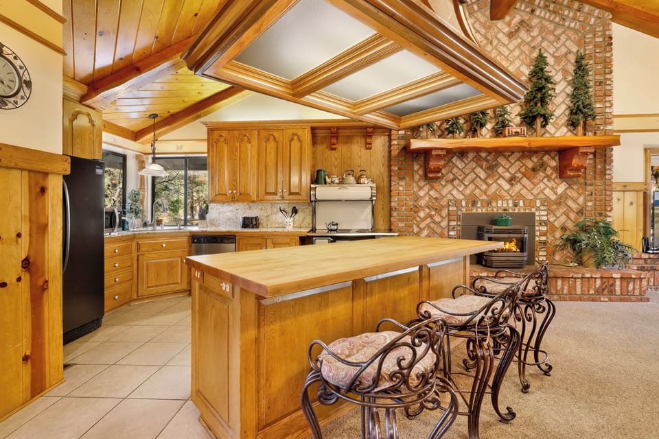 Cabin, Multiple Beds, Patio, Mountain View (2030) | Private kitchen | Coffee/tea maker