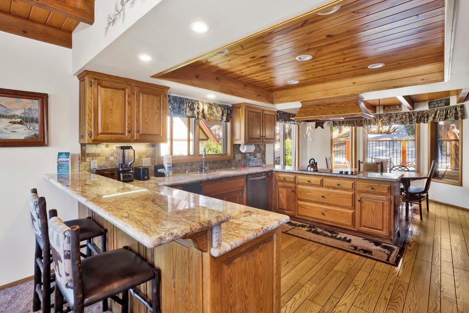 Cabin, Multiple Beds, Hot Tub, Mountain View (2098) | Private kitchen | Coffee/tea maker